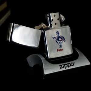 Zippo Xưa 1976 – Dukes Duquesne University 8