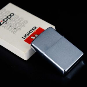 Zippo Xưa 1981 – P&E Distributors 8