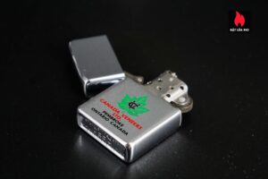 Zippo Canada 1975-1986 – Canada Vaneers 4