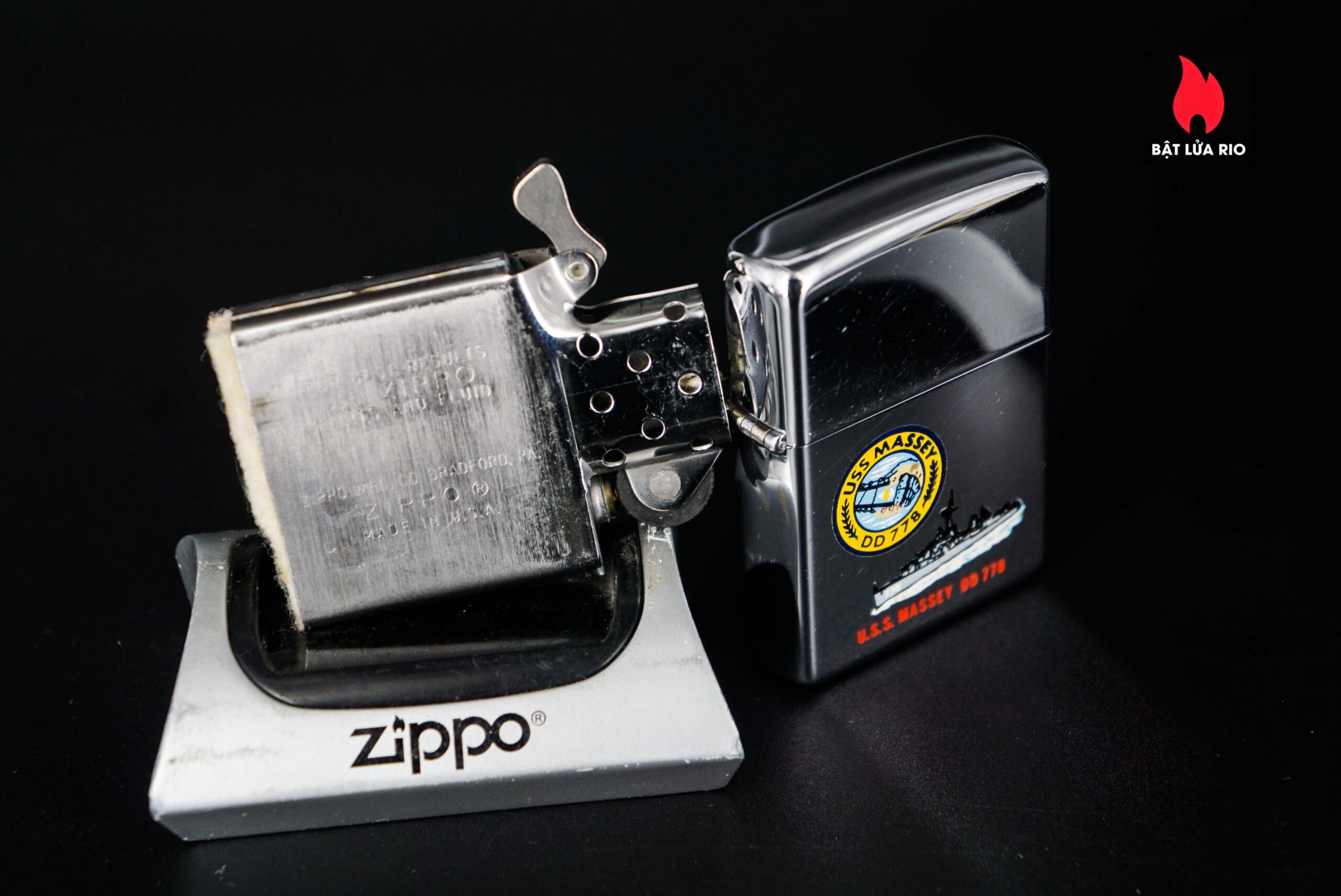 Zippo Xưa 1968 – Town & Country - Uss Massey DD-778 5 Zippo Xưa 1968 – Town & Country - Uss Massey DD-778 6