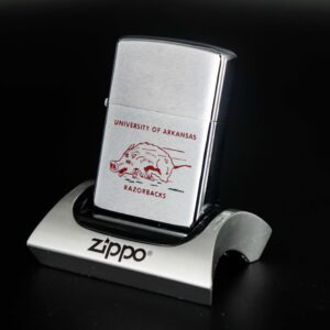 Zippo Xưa 1972 – University Of Arkansas Razorbacks 2