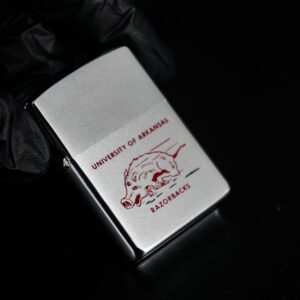 Zippo Xưa 1972 – University Of Arkansas Razorbacks 4