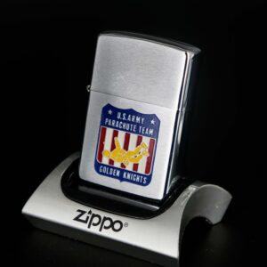 Zippo Xưa 1975 – U.S Army Parachute Team - Golden Knights 18 Zippo Xưa 1975 – U.S Army Parachute Team - Golden Knights 2