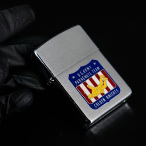 Zippo Xưa 1975 – U.S Army Parachute Team - Golden Knights 14 Zippo Xưa 1975 – U.S Army Parachute Team - Golden Knights 6