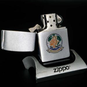 Zippo Xưa 1983 – Patron 8 19 Zippo Xưa 1983 – Patron 8 1