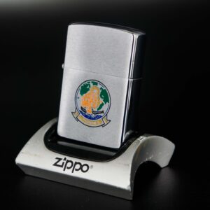 Zippo Xưa 1983 – Patron 8 18 Zippo Xưa 1983 – Patron 8 2