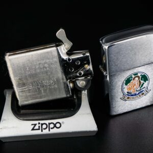 Zippo Xưa 1983 – Patron 8 14 Zippo Xưa 1983 – Patron 8 6