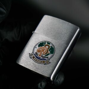 Zippo Xưa 1983 – Patron 8 12 Zippo Xưa 1983 – Patron 8 8