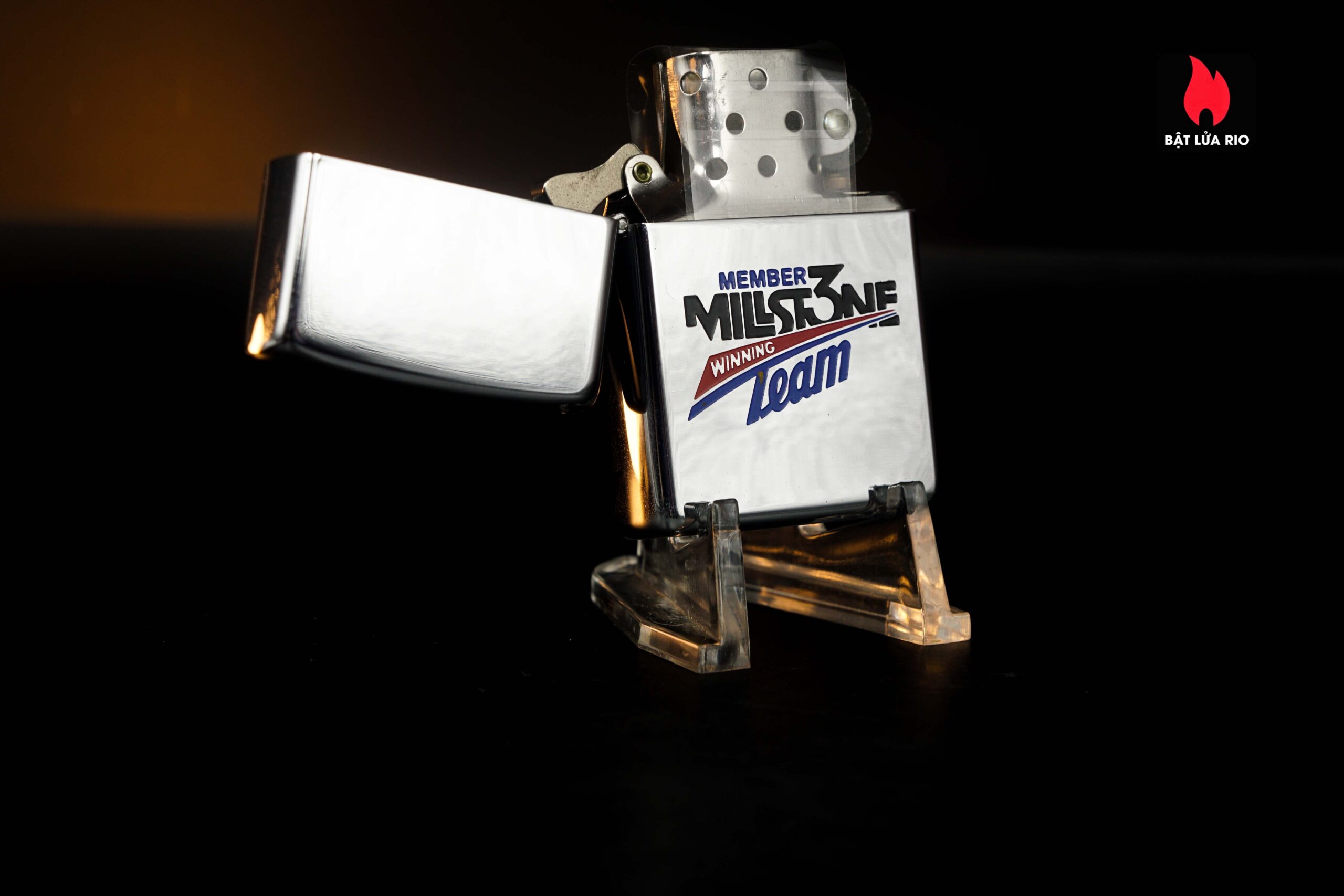 Zippo 1985 – Millstone Winning Team 34 Zippo 1985 – Millstone Winning Team 2