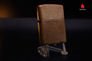 Zippo 2003 – Antique Copper