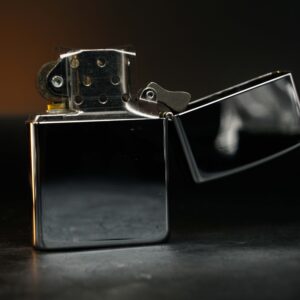 Zippo La Mã 1996 – Meet James Bond 9
