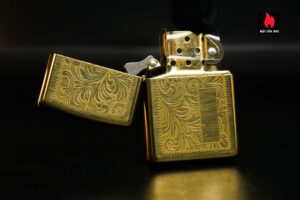 Zippo La Mã 1996 – Venetian – Hoa Văn Ý – Đồng Nguyên Khối 12