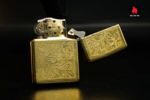 Zippo La Mã 1996 – Venetian – Hoa Văn Ý – Đồng Nguyên Khối 13