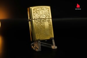 Zippo La Mã 1996 – Venetian – Hoa Văn Ý – Đồng Nguyên Khối