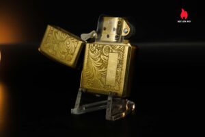 Zippo La Mã 1996 – Venetian – Hoa Văn Ý – Đồng Nguyên Khối 4