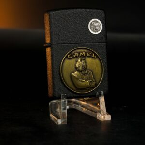 Zippo La Mã 1997 – Camel Joe in Tuxedo – Black Crackle