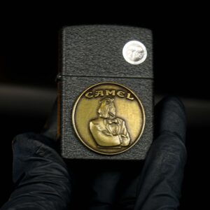 Zippo La Mã 1997 – Camel Joe in Tuxedo – Black Crackle 6