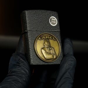 Zippo La Mã 1997 – Camel Joe in Tuxedo – Black Crackle 7