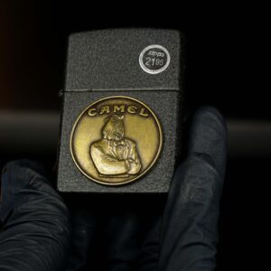 Zippo La Mã 1997 – Camel Joe in Tuxedo – Black Crackle 8