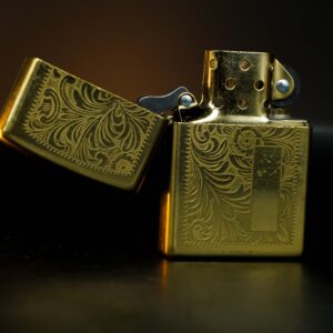 Zippo La Mã 1998 – Venetian – Hoa Văn Ý – Đồng Nguyên Khối 13