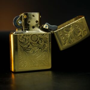 Zippo La Mã 1998 – Venetian – Hoa Văn Ý – Đồng Nguyên Khối 14
