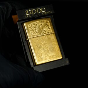 Zippo La Mã 1999 – Venetian – Hoa Văn Ý – Đồng Nguyên Khối 1