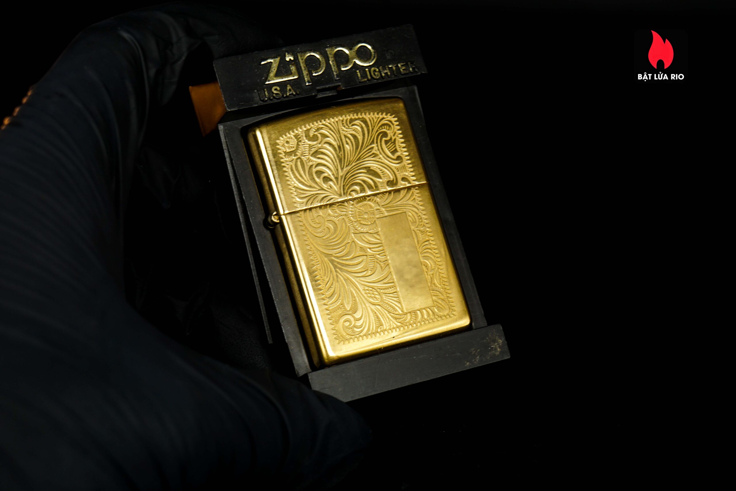 Zippo La Mã 1999 – Venetian – Hoa Văn Ý – Đồng Nguyên Khối 1