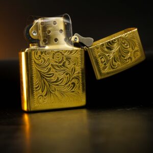 Zippo La Mã 1999 – Venetian – Hoa Văn Ý – Đồng Nguyên Khối 10