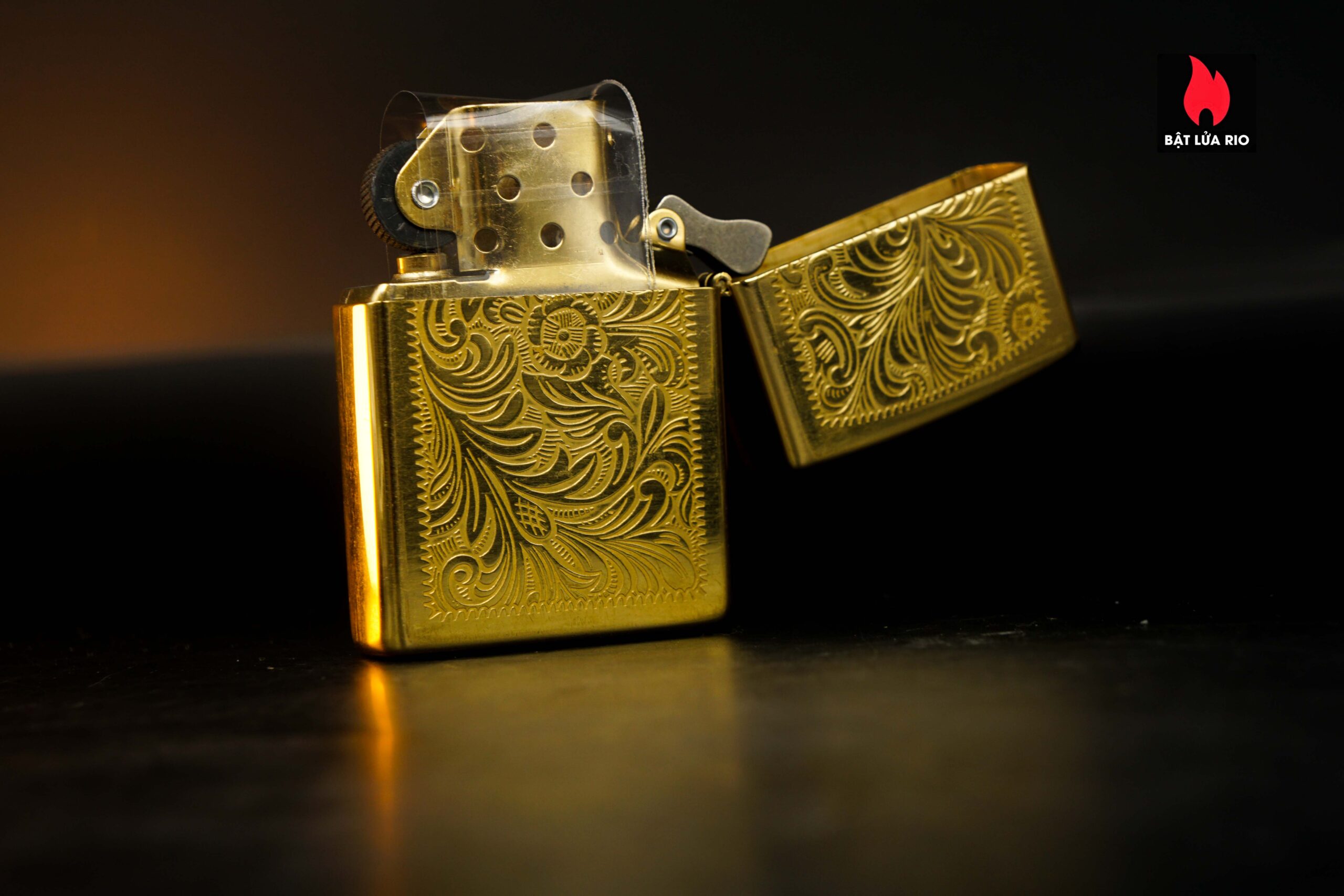 Zippo La Mã 1999 – Venetian – Hoa Văn Ý – Đồng Nguyên Khối 10