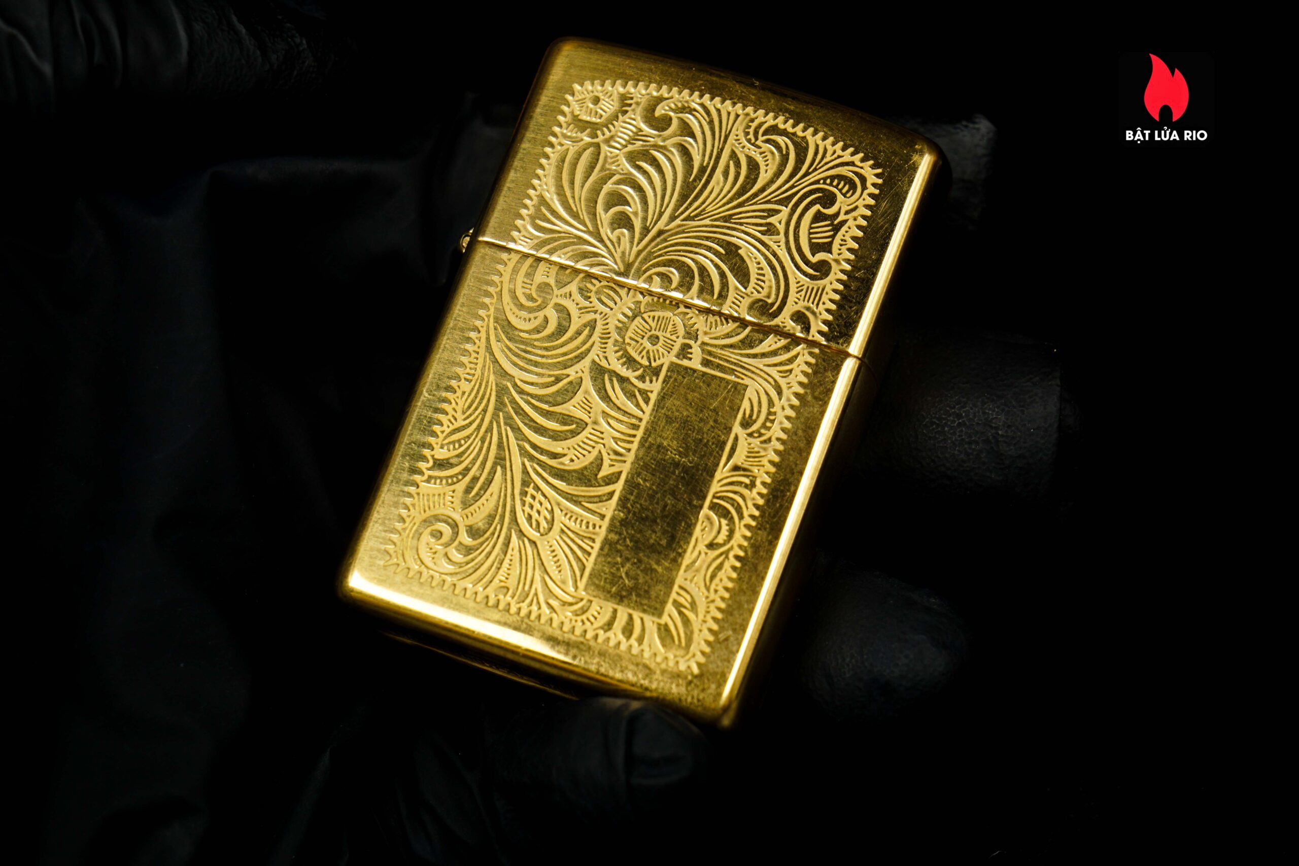 Zippo La Mã 1999 – Venetian – Hoa Văn Ý – Đồng Nguyên Khối 12