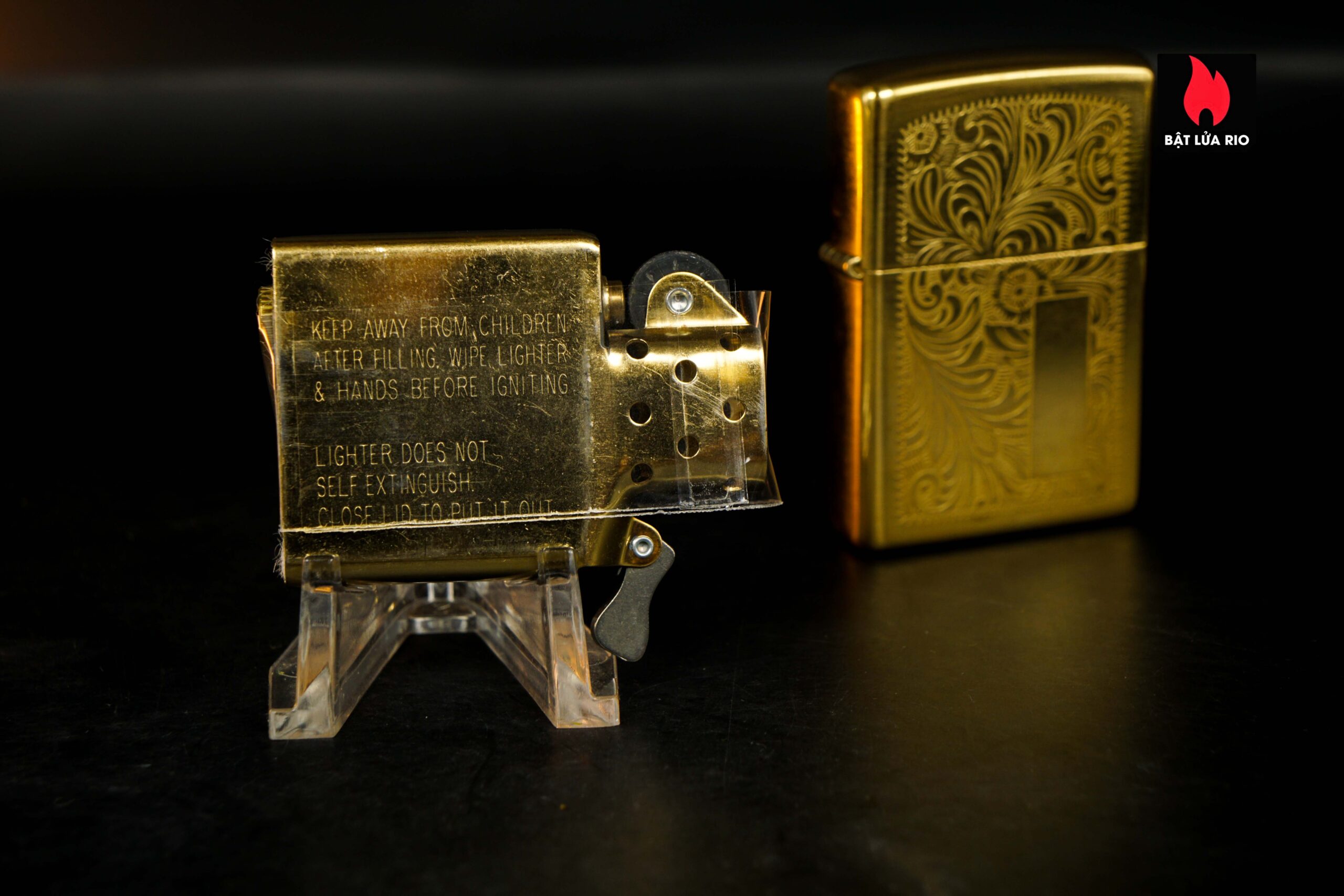Zippo La Mã 1999 – Venetian – Hoa Văn Ý – Đồng Nguyên Khối 14