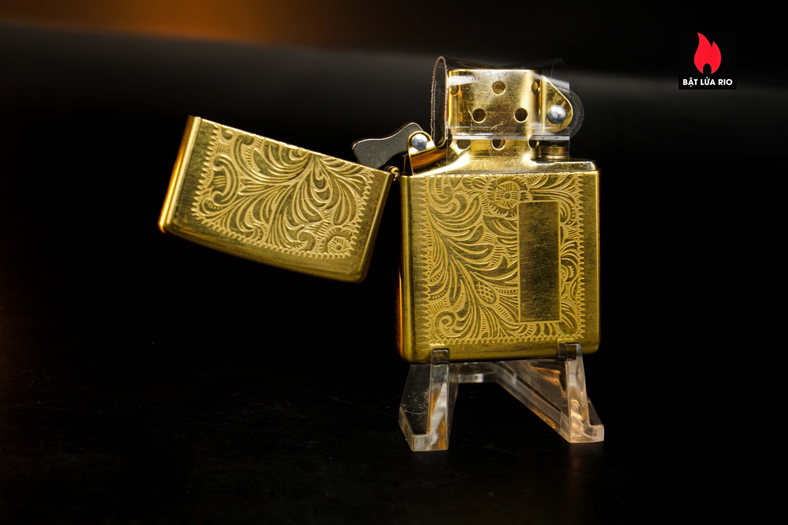 Zippo La Mã 1999 – Venetian – Hoa Văn Ý – Đồng Nguyên Khối 2