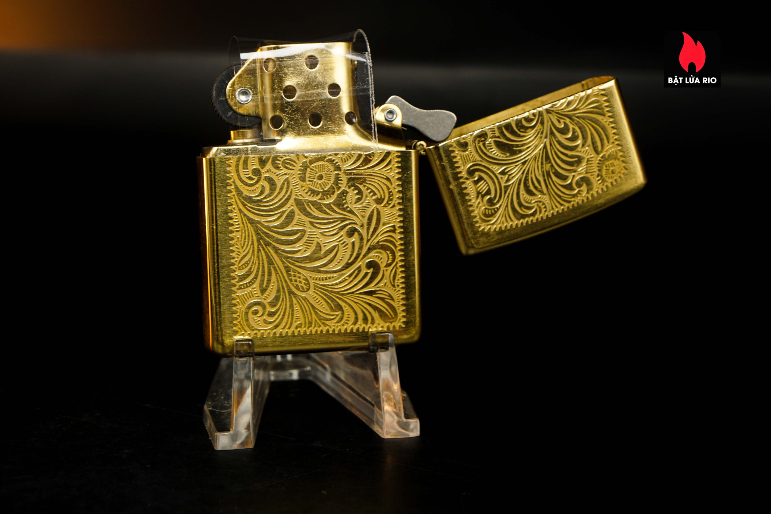 Zippo La Mã 1999 – Venetian – Hoa Văn Ý – Đồng Nguyên Khối 3