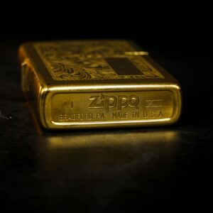 Zippo La Mã 1999 – Venetian – Hoa Văn Ý – Đồng Nguyên Khối 4