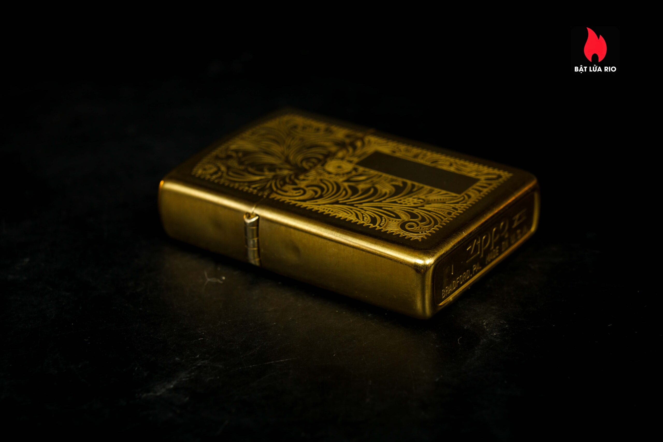 Zippo La Mã 1999 – Venetian – Hoa Văn Ý – Đồng Nguyên Khối 5