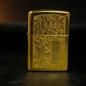 Zippo La Mã 1999 – Venetian – Hoa Văn Ý – Đồng Nguyên Khối 7