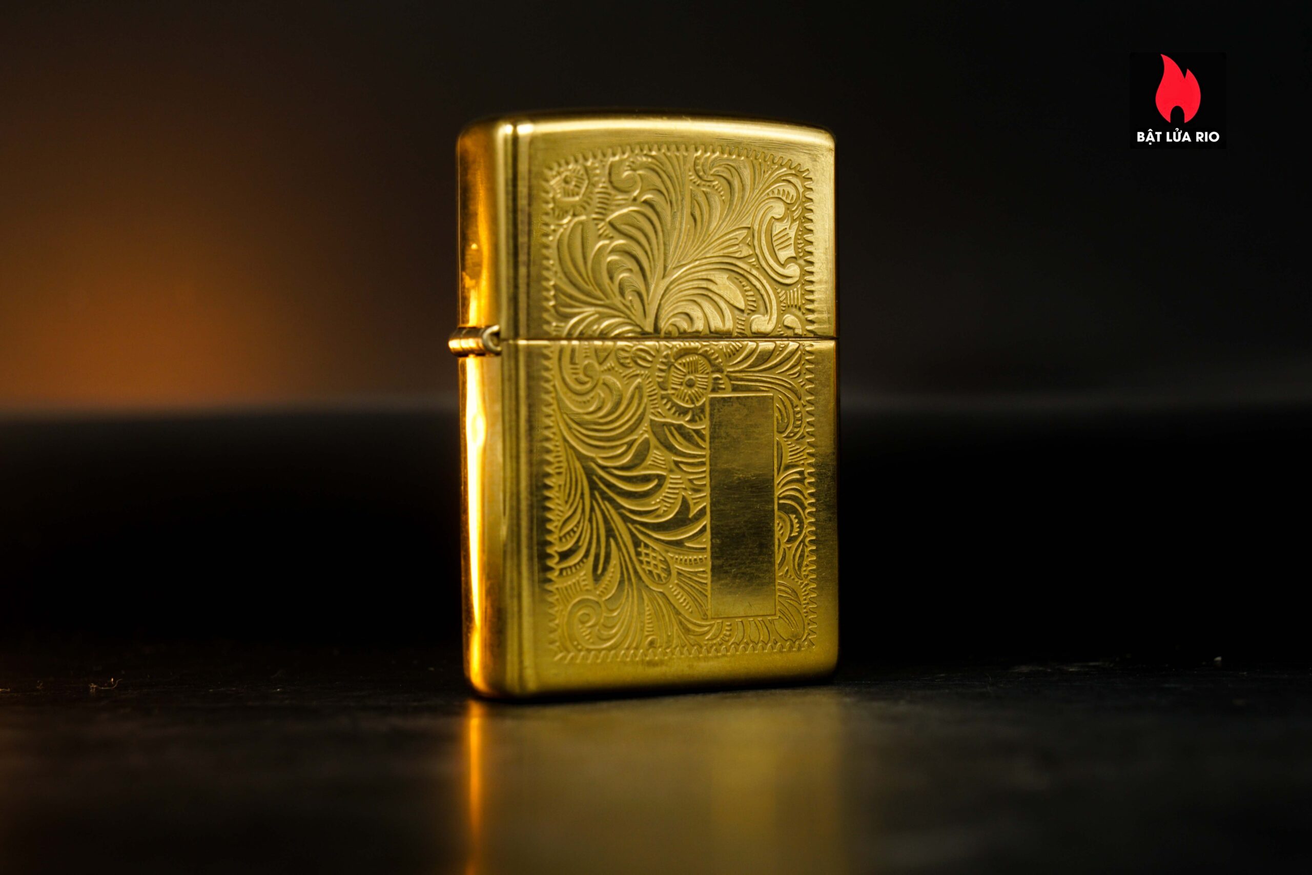 Zippo La Mã 1999 – Venetian – Hoa Văn Ý – Đồng Nguyên Khối 8