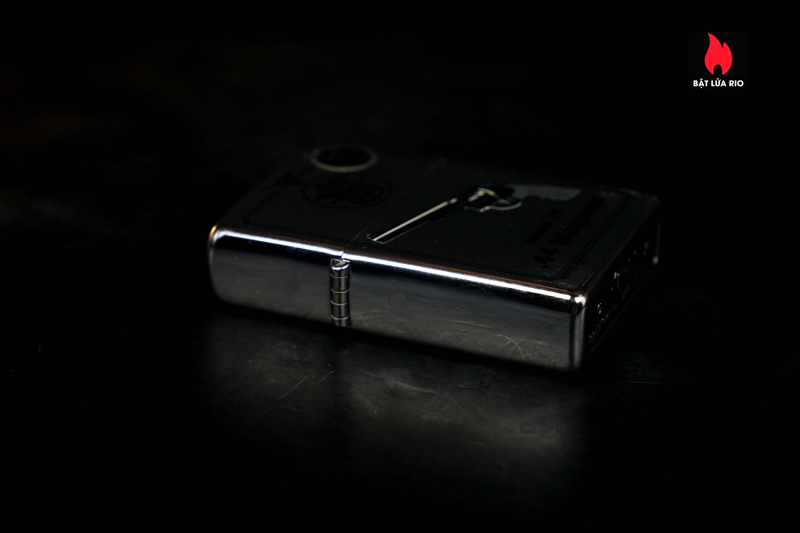 Zippo La Mã 1997 – Smith & Wesson – Model 29 .44 Magnum 4