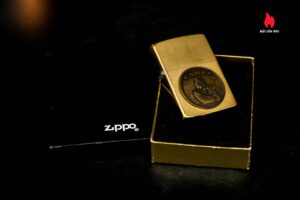Zippo Chu Niên 1932 – 1992 – Đồng Nguyên Khối – Emblem Camel Tuxedo 1
