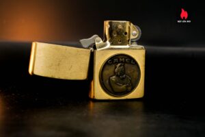 Zippo Chu Niên 1932 – 1992 – Đồng Nguyên Khối – Emblem Camel Tuxedo 3