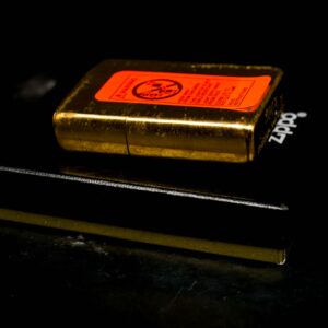 Zippo La Mã 1995 – Brushed Brass – Select Trading Tobaccoville 4