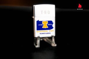 Zippo Xưa 1973 – 1776-1976 Bicentennial State Pennsylvania – Kỷ Niệm 200 Năm Hoa Kỳ