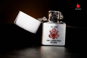 Zippo Xưa 1983 – U.S. Army Fort Leonard Wood Missouri 10