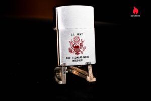 Zippo Xưa 1983 – U.S. Army Fort Leonard Wood Missouri