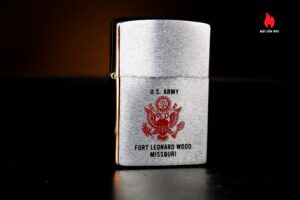 Zippo Xưa 1983 – U.S. Army Fort Leonard Wood Missouri 9