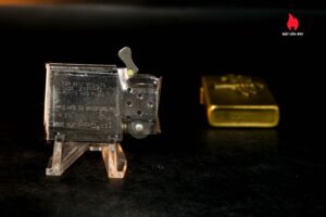 Zippo 1986 – Brass Marlboro Lighter Cowboy On Horseback With Lasso 9
