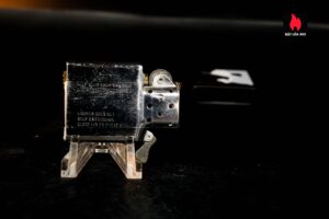 Zippo La Mã 1992 – Black Matte – Marlboro Man Silhouette 11