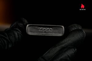 Zippo La Mã 1992 – Black Matte – Marlboro Man Silhouette 4
