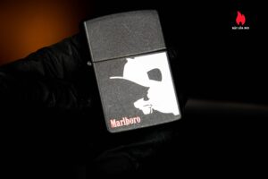 Zippo La Mã 1992 – Black Matte – Marlboro Man Silhouette 7