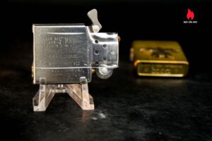Zippo La Mã 1992 – Đồng Nguyên Khối – Không Khắc Tên – Marlboro Longhorns 14